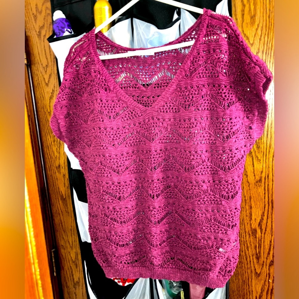Burgundy short sleeved sweater